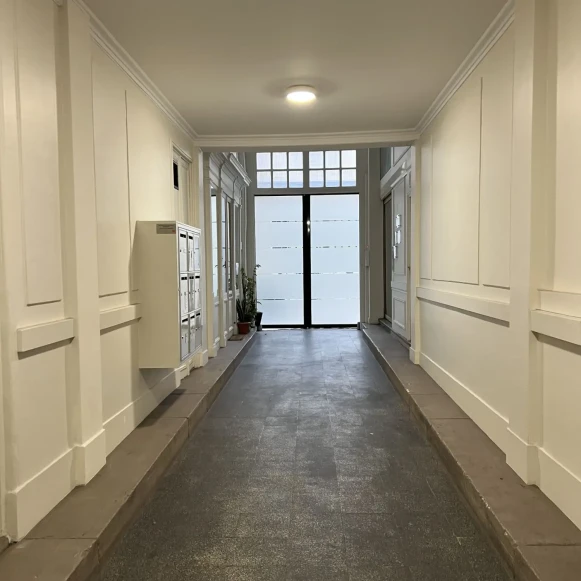 Espace indépendant 450 m² 60 postes Location bureau Rue Sainte-Anne Paris 75002 - photo 3