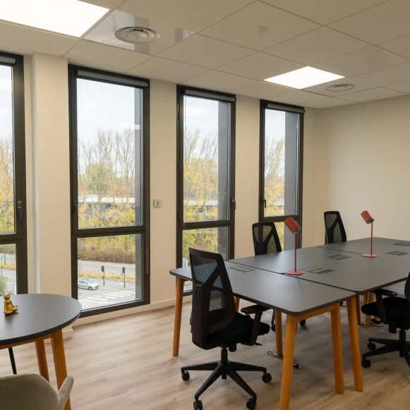 Bureau privé 10 m² 2 postes Coworking Rue de l'Épine Villeneuve-d'Ascq 59650 - photo 2