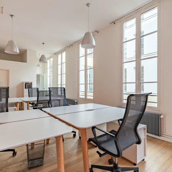 Espace indépendant 190 m² 31 postes Coworking Rue des Archives Paris 75003 - photo 5