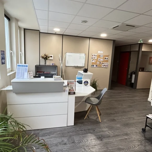 Bureau privé 12 m² 3 postes Coworking Rue Marcel Mérieux Lyon 69007 - photo 1