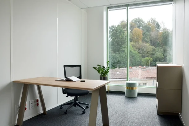 Bureau privé - 86000 - 2 postes - 590€