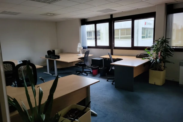 Open Space - 91940 - 8 postes - 185€