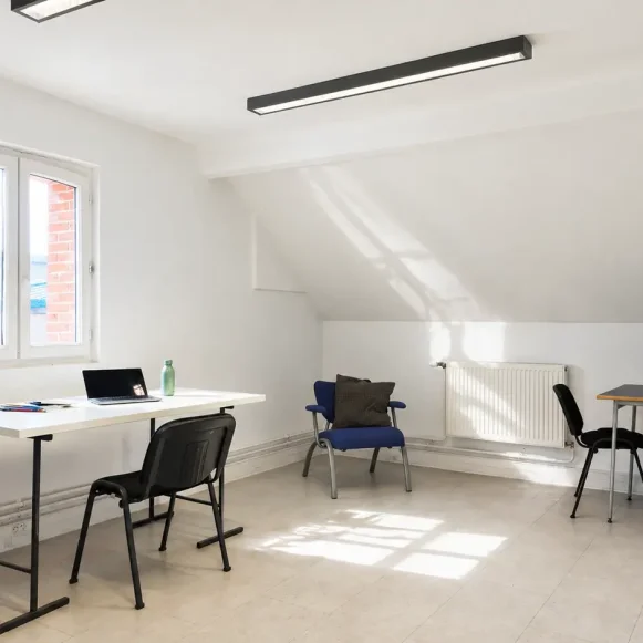 Bureau privé 52 m² 6 postes Location bureau Allée des Parfumeurs Nanterre 92000 - photo 1