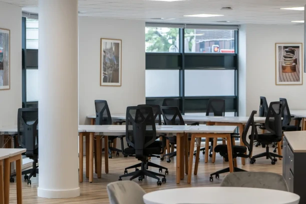 Bureau privé - 59800 - 32 postes - 13396€