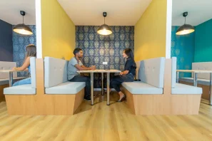 Open Space - 06200 - 4 postes - 185€