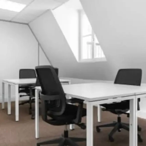 Bureau privé 12 m² 4 postes Coworking Rue d'Amsterdam Paris 75008 - photo 1