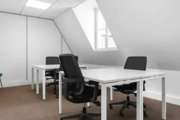 Bureau privé - 75008 - 4 postes - 2123€