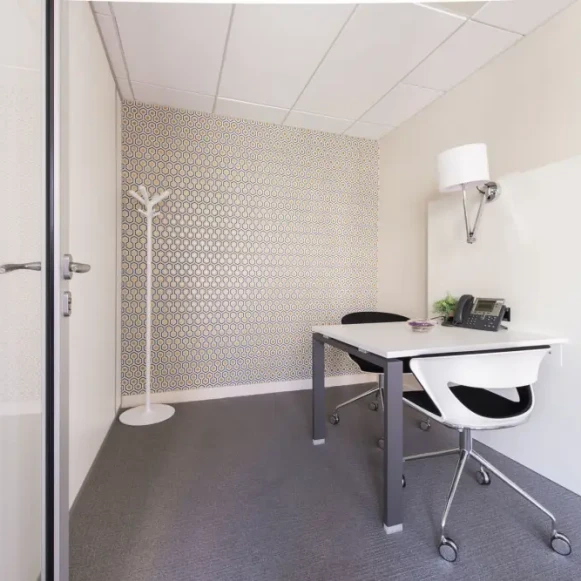 Bureau privé 17 m² 2 postes Coworking Avenue Victor Hugo Boulogne-Billancourt 92100 - photo 1