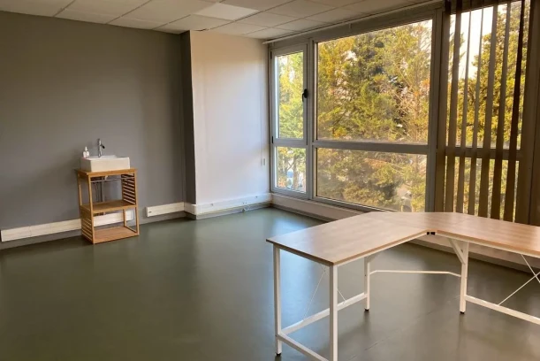 Bureau privé - 31770 - 3 postes - 534€