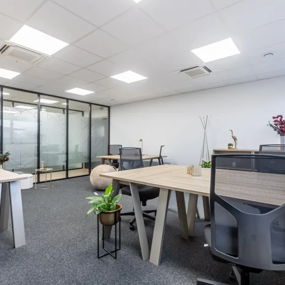 Bureau privé 33 m² 7 postes Coworking Rue Blaise Pascal Élancourt 78990 - photo 2