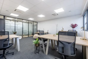 Bureau privé - 78990 - 7 postes - 2169€