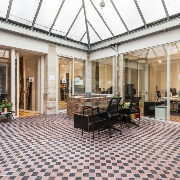 Bureau privé 20 m² 8 postes Coworking Rue Saint-Antoine Paris 75004 - photo 5