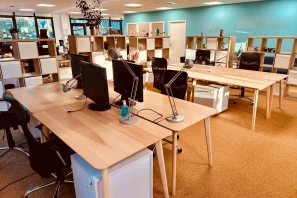 Open Space - 06250 - 8 postes - 190€