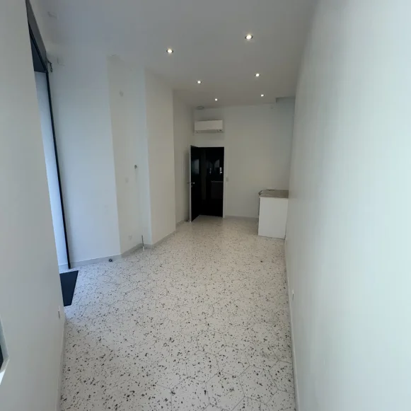 Espace indépendant 20 m² 5 postes Location bureau Rue Debelleyme Paris 75003 - photo 5