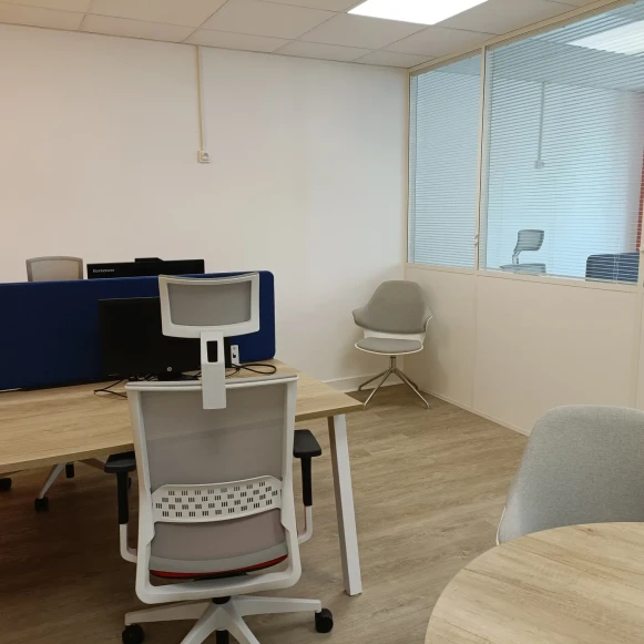 Bureau privé 18 m² 4 postes Coworking Rue Albert Dennery Tours 37000 - photo 14