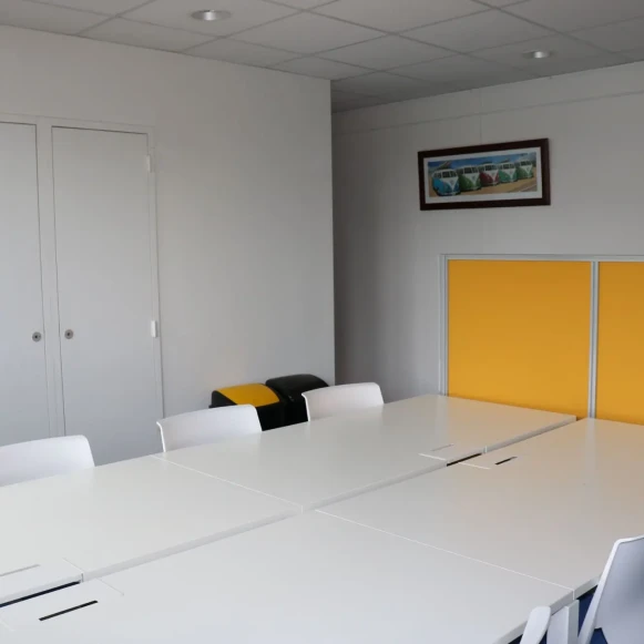 Open Space  8 postes Location bureau Rue de la Sauvaie Rennes 35200 - photo 2