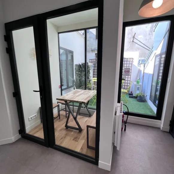 Bureau privé 18 m² 3 postes Location bureau Rue de Tocqueville Paris 75017 - photo 3