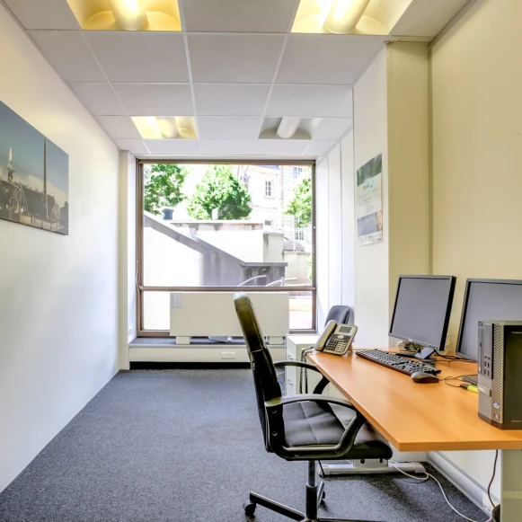 Bureau privé 450 m² 50 postes Location bureau Rue Royale Saint-Cloud 92210 - photo 4