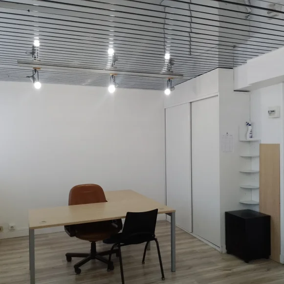 Bureau privé 22 m² 2 postes Coworking Avenue du Prado Marseille 13008 - photo 4