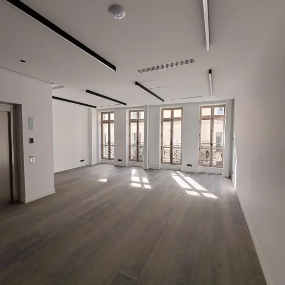 Espace indépendant 704 m² 90 postes Coworking Rue d'Aboukir Paris 75002 - photo 1