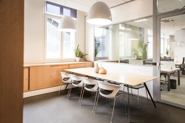 Open Space - 75012 - 5 postes - 240€