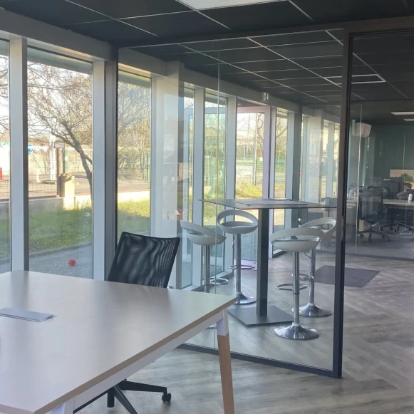 Espace indépendant 84 m² 10 postes Coworking Rue des Orfèvres Blagnac 31700 - photo 2