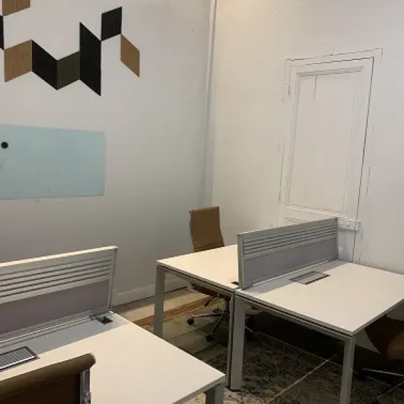 Bureau privé 16 m² 4 postes Coworking Rue Martel Paris 75010 - photo 2