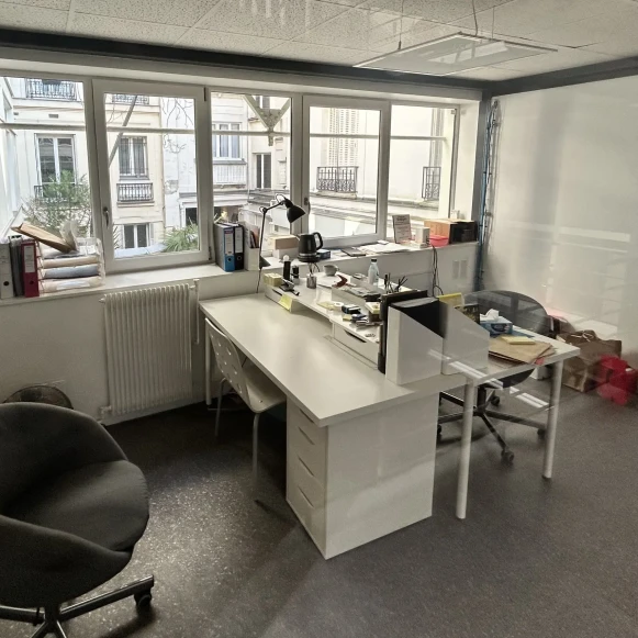 Bureau privé 14 m² 3 postes Location bureau Rue Dulong Paris 75017 - photo 1