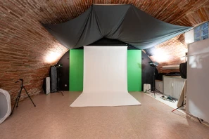 Open Space - 31000 - 4 postes - 250€