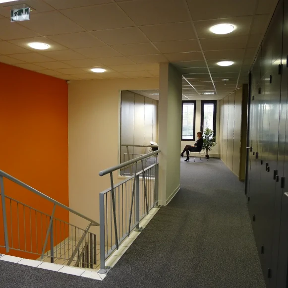 Bureau privé 23 m² 4 postes Location bureau Rue de la Découverte Labège 31670 - photo 8