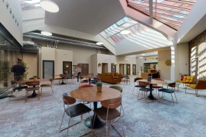 Open Space - 06000 - 30 postes - 240€