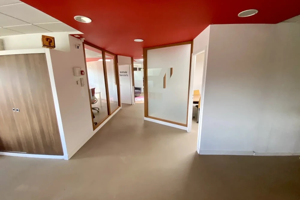 Open Space - 73000 - 8 postes - 250€