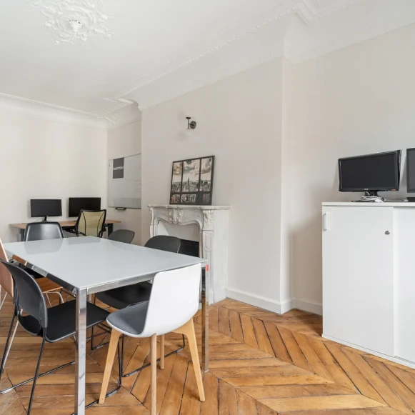 Bureau privé 50 m² 10 postes Location bureau Rue La Fayette Paris 75009 - photo 2