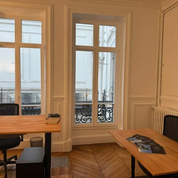 Bureau privé 18 m² 5 postes Location bureau Rue Drouot Paris 75009 - photo 1