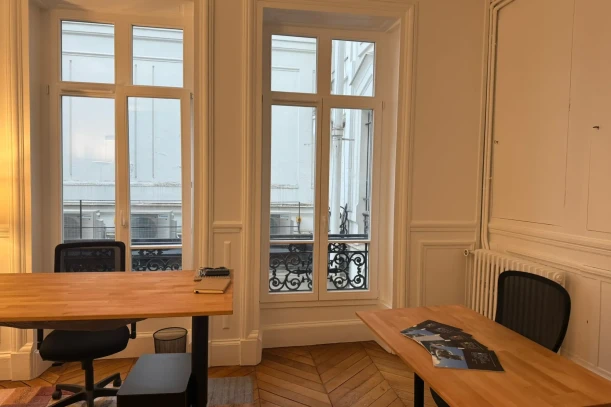 Bureau privé - 75009 - 5 postes - 2000€