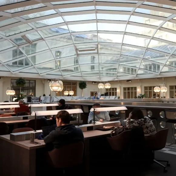 Bureau privé 22 m² 6 postes Coworking Avenue Trudaine Paris 75009 - photo 1