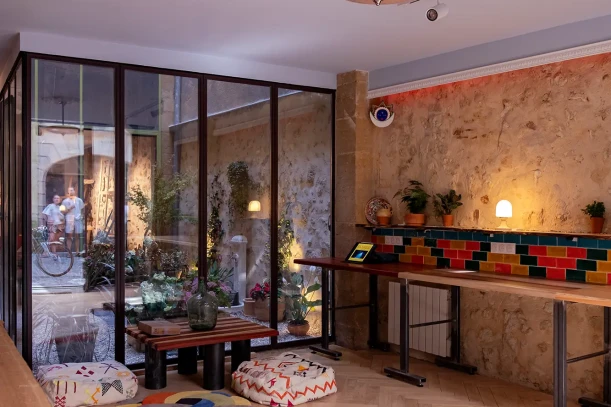 Open Space - 33000 - 4 postes - 215€