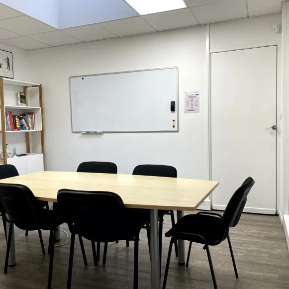 Bureau privé 29 m² 5 postes Coworking Rue de Montreuil Paris 75011 - photo 6