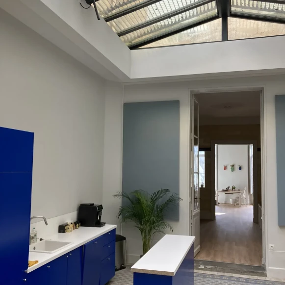 Open Space  4 postes Location bureau Rue Paul Berthelot Bordeaux 33300 - photo 4