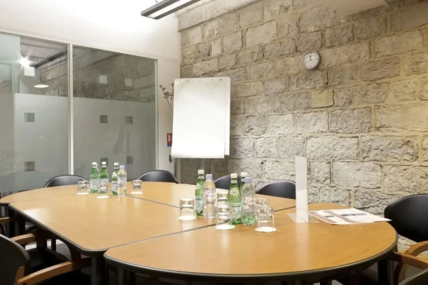 Bureau privé - 13002 - 6 postes - 2847€