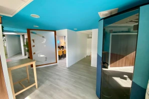 Open Space - 73000 - 8 postes - 250€