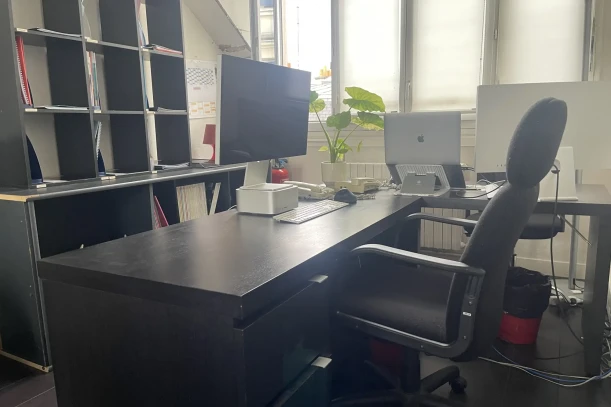 Bureau privé - 75011 - 2 postes - 640€