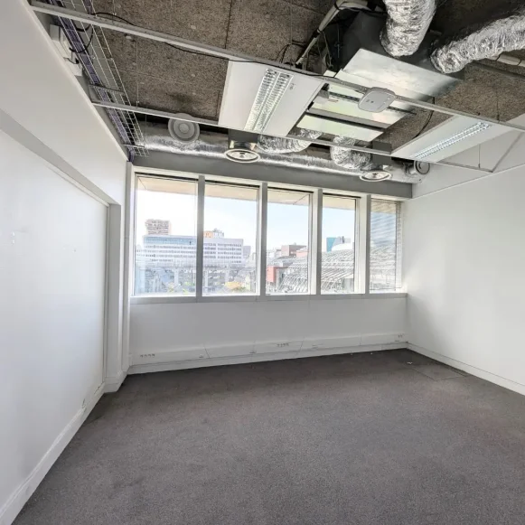 Bureau privé 13 m² 2 postes Location bureau Quai Panhard et Levassor Paris 75013 - photo 2