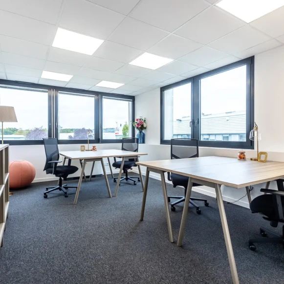 Bureau privé 20 m² 4 postes Location bureau Rue Thomas Edison Le Mans 72650 - photo 1
