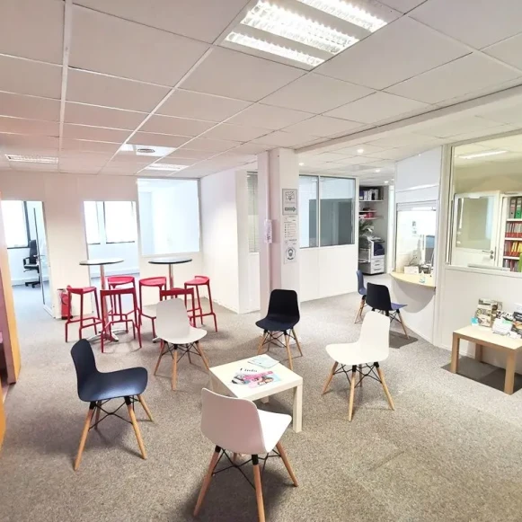 Bureau privé 15 m² 2 postes Coworking Avenue Barbara Trignac 44570 - photo 7