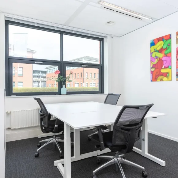 Bureau privé 19 m² 5 postes Coworking Boulevard du Mont d'Est Noisy-le-Grand 93160 - photo 1