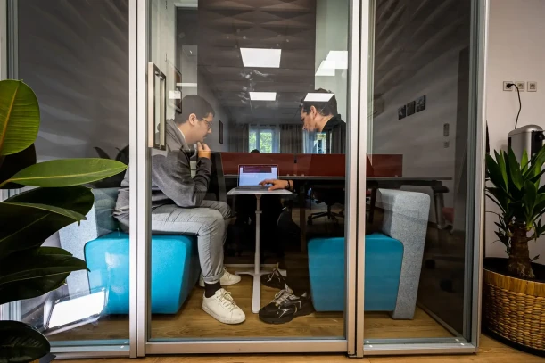 Bureau privé - 13001 - 2 postes - 599€