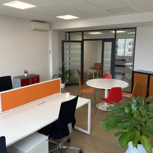 Bureau privé 30 m² 5 postes Coworking Rue Marcellin Berthelot Aix-en-Provence 13290 - photo 3