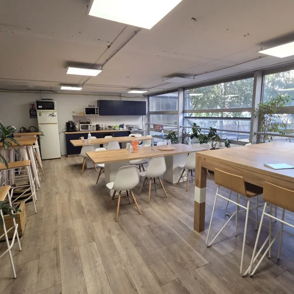 Bureau privé 80 m² 9 postes Coworking Rue d'Aubervilliers Paris 75019 - photo 1