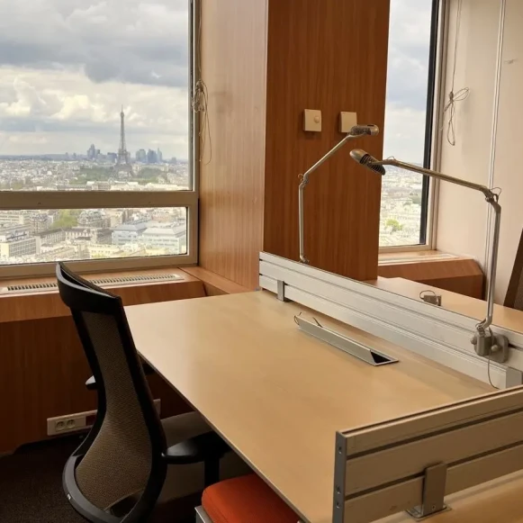 Bureau privé 10 m² 4 postes Coworking Avenue du Maine Paris 75015 - photo 1